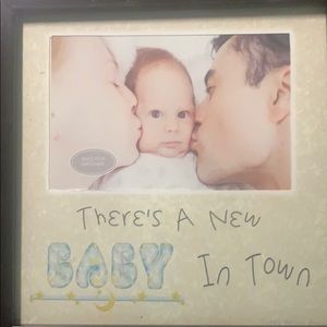 Plaque There’s a Nrew Baby in Town.